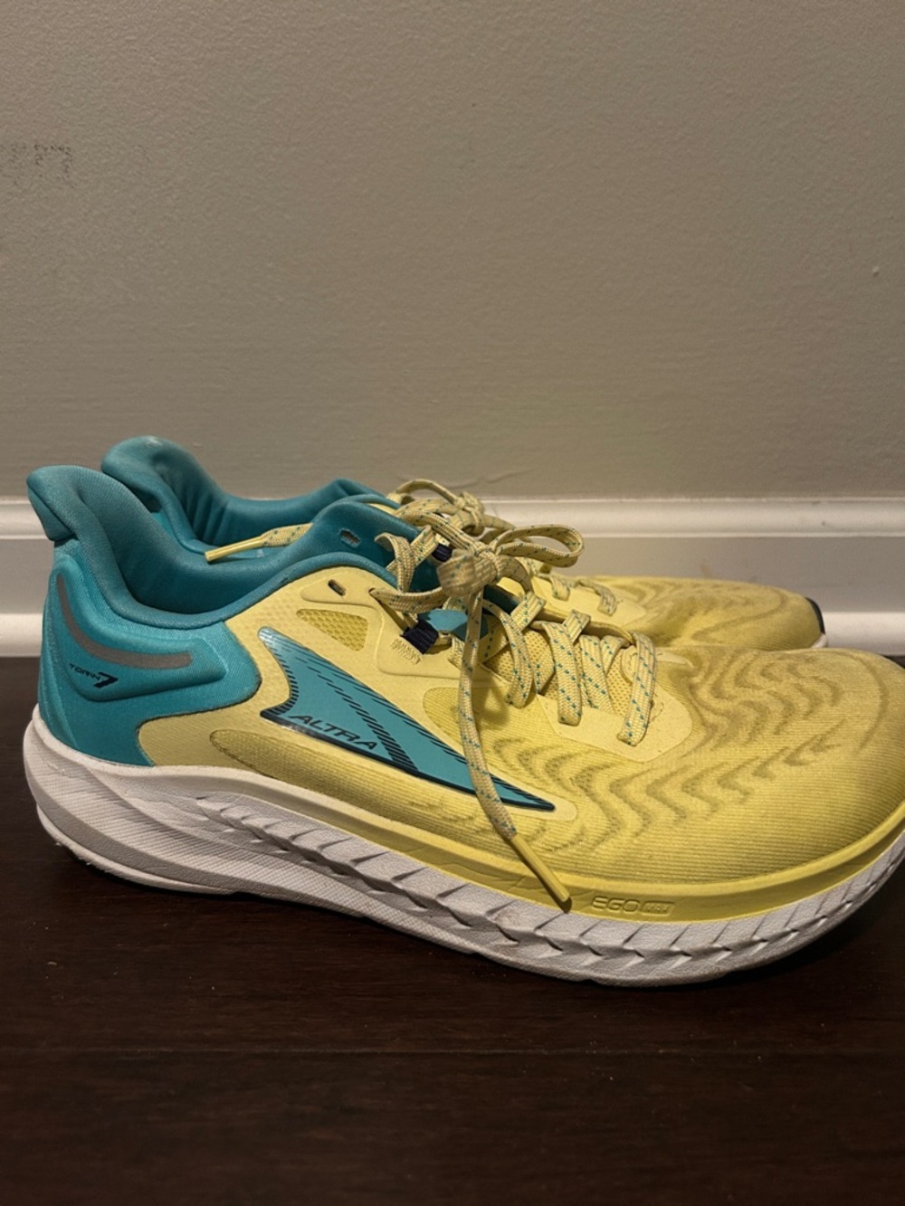 Altra Torin 7 size 9.5 Yellow and Teal Women's Running Shoes